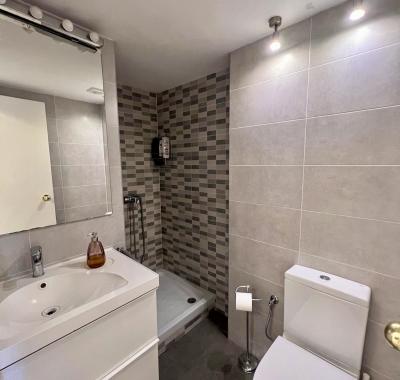 Chambre calme et lumineuse avec sdb privée