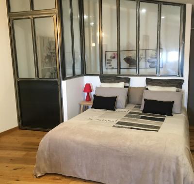 Chambre à louer avec salle de bain et toilette