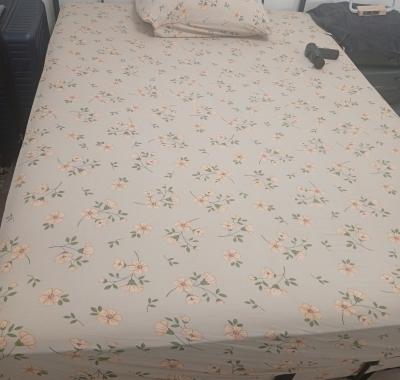 Grande chambre meublée