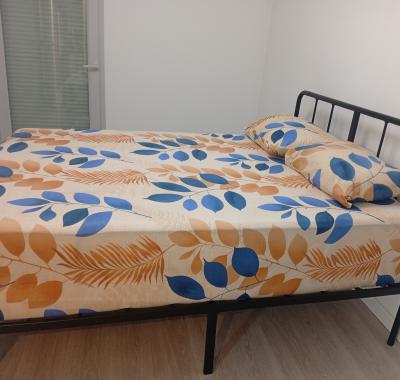 Grande chambre meublée