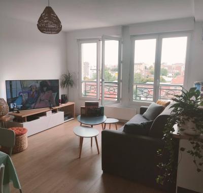 Chambre en coloc avec femme, 36 ans / courte duréee