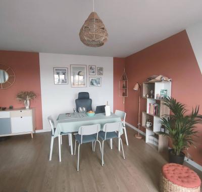 Chambre en coloc avec femme, 36 ans / courte duréee