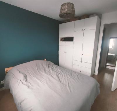 Chambre en coloc avec femme, 36 ans / courte duréee