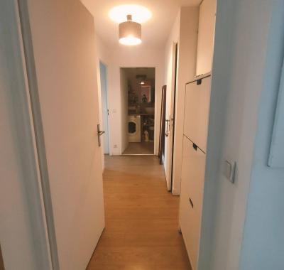Chambre en coloc avec femme, 36 ans / courte duréee