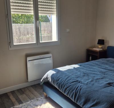 Chambre avec bureau