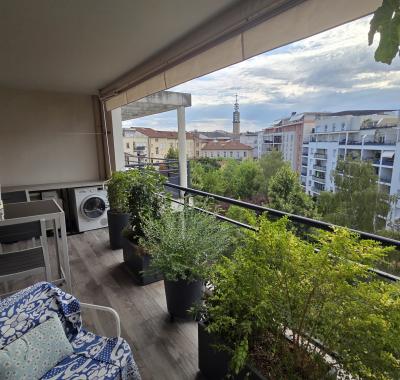 Grande chambre climatisée avec salle d'eau privative – Lyon 9 Vaise