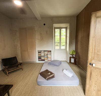 Chambre dans maison paisible