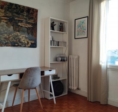 Chambre et salon privatif pour étudiante à Tours