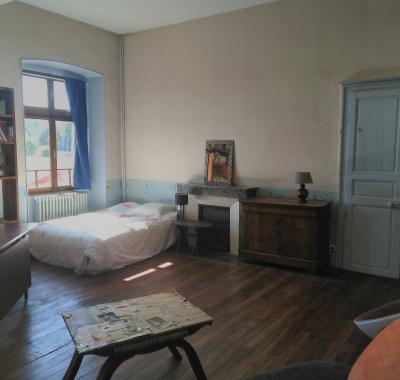 Chambre individuelle dans grande maison de maître avec jardin