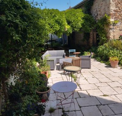 Chambre individuelle dans grande maison de maître avec jardin