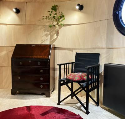 Chambre à louer sur une péniche : la cabine du matelot.