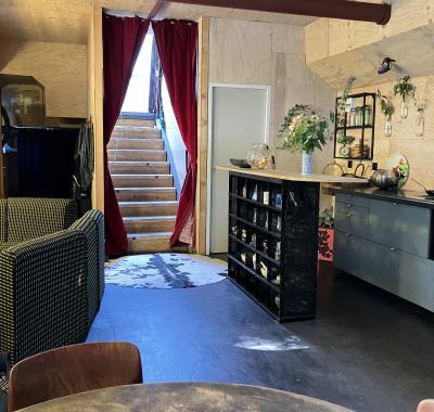 Chambre à louer sur une péniche : la cabine du matelot.