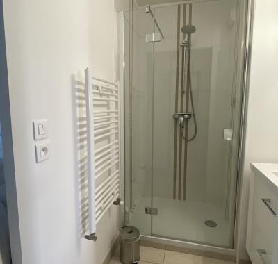 Chambre avec salle d'eau individuelle à louer