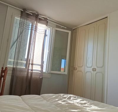 Chambre à louer dans maison avec terrain