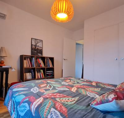 Loue chambre 1 à 2 pers. Proche tram bus et centre ville