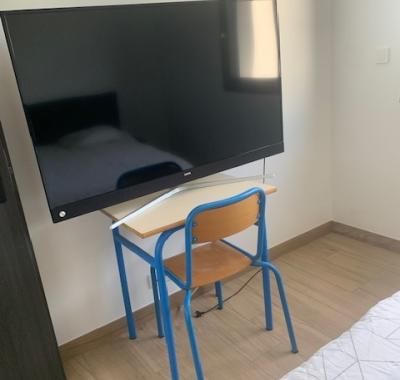 Chambre avec télé et clim à 56650 inzinzac lochrist