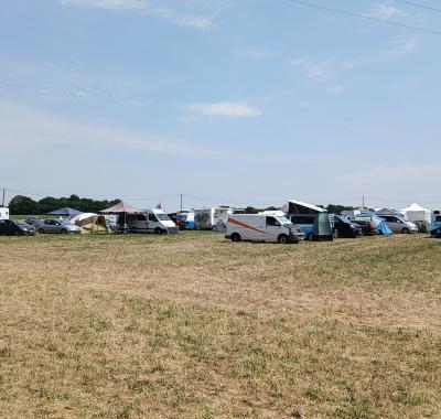 Terrain privé a 15 mn a pied du hellfest