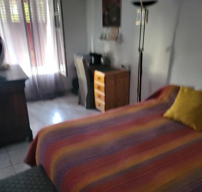 Chambre meublée