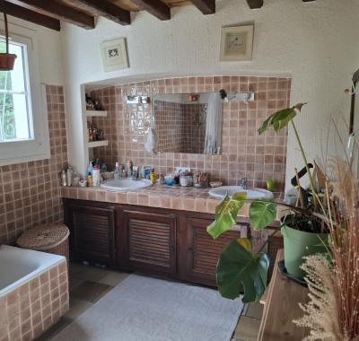 Chambre spacieuse dans cadre idyllique