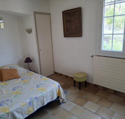 Chambre spacieuse dans cadre idyllique