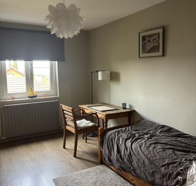Chambre dans un cadre verdoyant (proche Namur / hôpitaux)