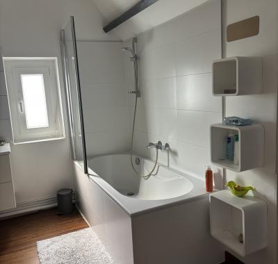 Chambre dans un cadre verdoyant (proche Namur / hôpitaux)
