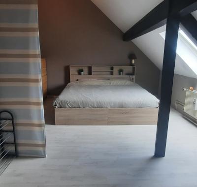 Grande chambre etudiant dans maison familiale
