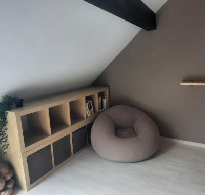 Grande chambre etudiant dans maison familiale