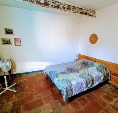 Chambre chez l'habitant à louer dans maison au coeur du village.