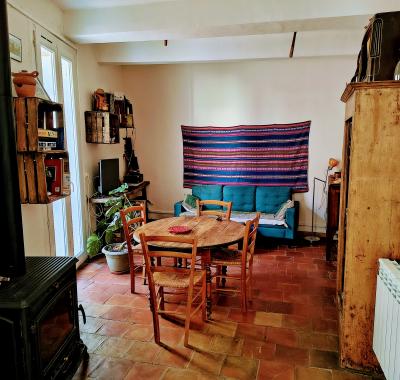 Chambre chez l'habitant à louer dans maison au coeur du village.
