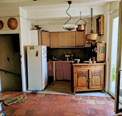Chambre chez l'habitant à louer dans maison au coeur du village.