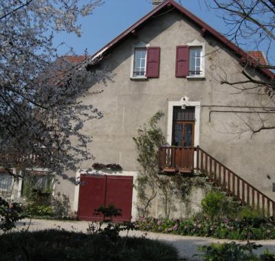 Chambre et table d'hôtes dans maison avec jardin