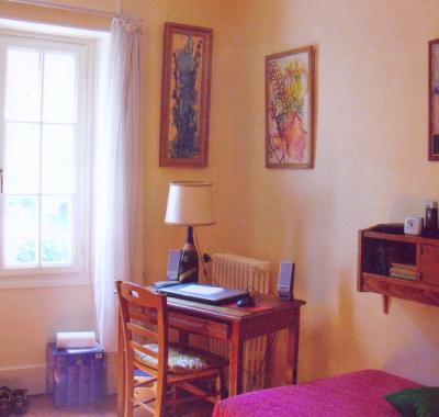 Chambre et table d'hôtes dans maison avec jardin