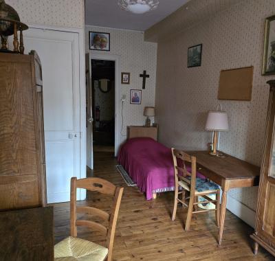 Chambre et table d'hôtes dans maison avec jardin