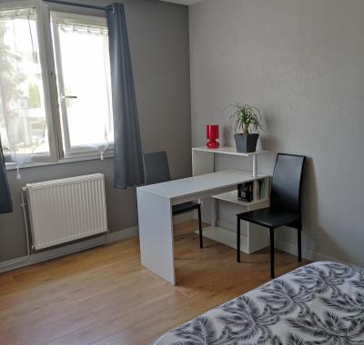 Chartres basse ville : chambre privée au calme