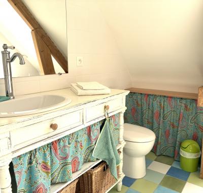 Chambre lumineuse et reposante donnant sur le jardin