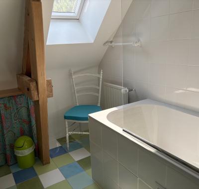 Chambre lumineuse et reposante donnant sur le jardin