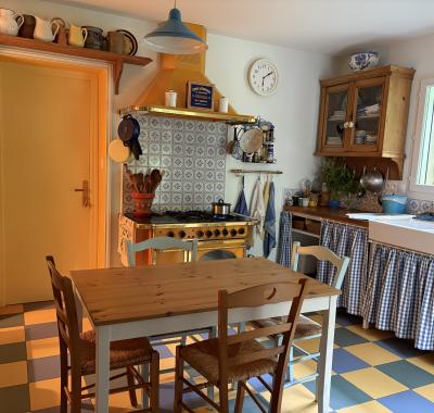 Chambre lumineuse et reposante donnant sur le jardin