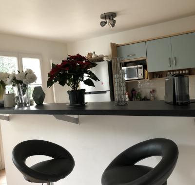Grande chambre à louer dans maison
