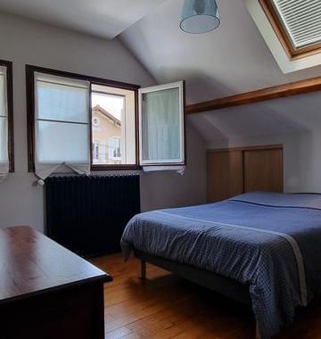 Chambre étudiante meublée en maison familiale