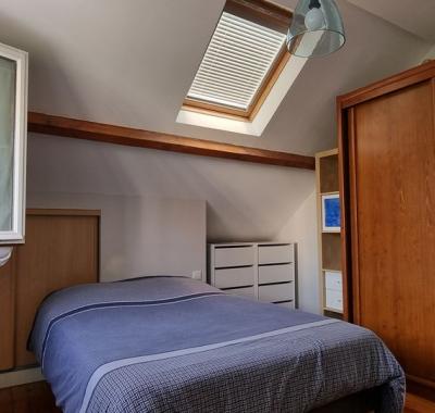 Chambre étudiante meublée en maison familiale