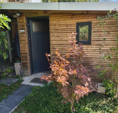 Chambre indépendante avec wc , douche, espace cusine