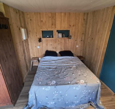 Chambre indépendante avec wc , douche, espace cusine