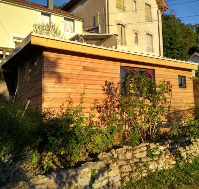Chambre indépendante avec wc , douche, espace cusine