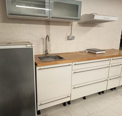 Chambre avec douche et kitchenette