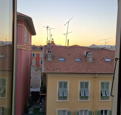 Grande chambre à louer dans appartement Nice Le Port