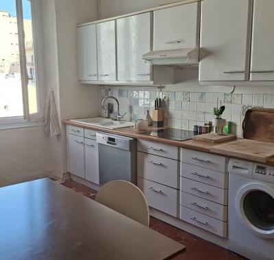 Grande chambre à louer dans appartement Nice Le Port