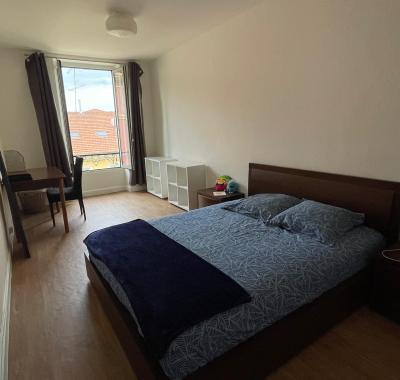 Grande chambre à louer dans appartement Nice Le Port