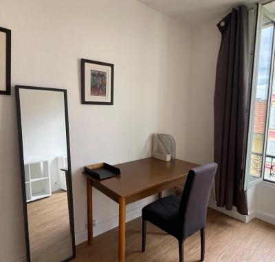 Grande chambre à louer dans appartement Nice Le Port