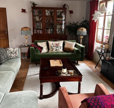 Chambre meublée à louer dans une maison de village